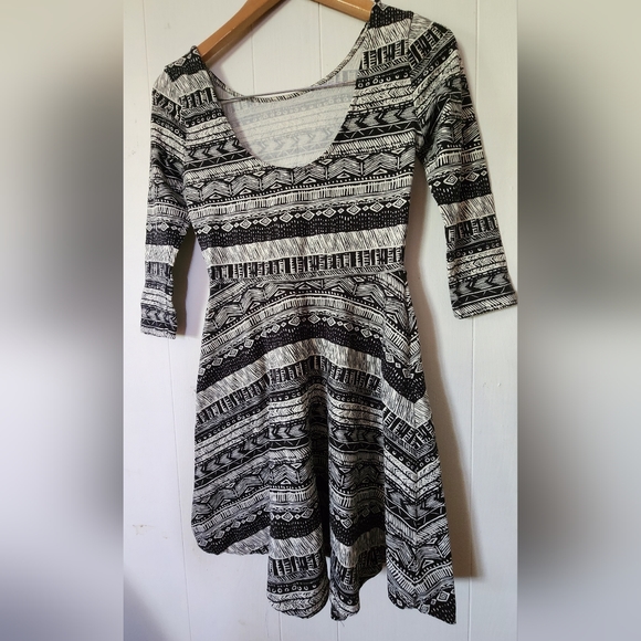 Low-Back Boho Dress - Picture 3 of 7